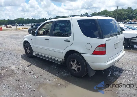 2000 Mercedes-Benz Ml 320 z USA, uszkodzony, nr VIN 4JGAB54EXYA152760